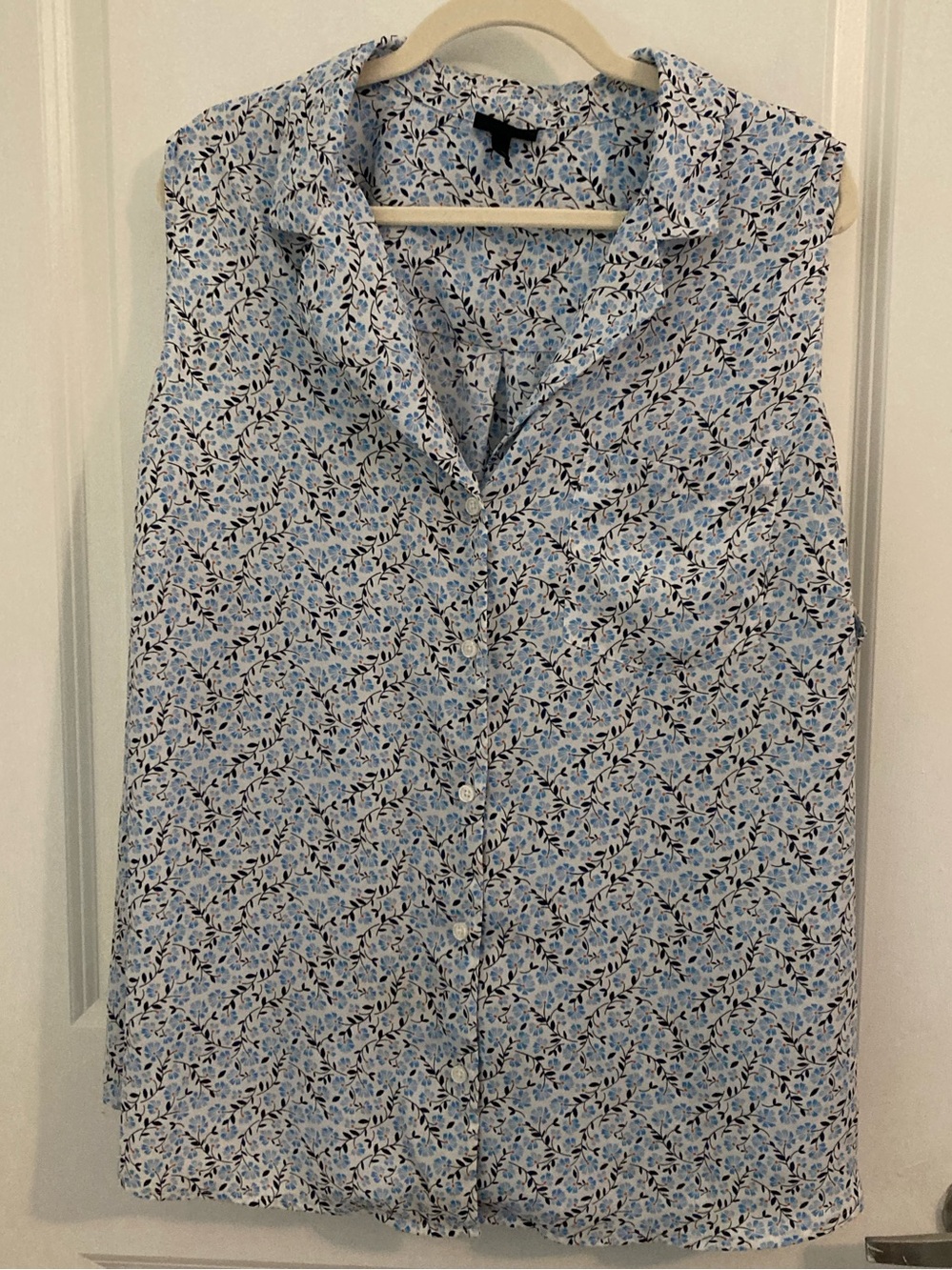 Who What Wear Blue Floral Button-Front Top